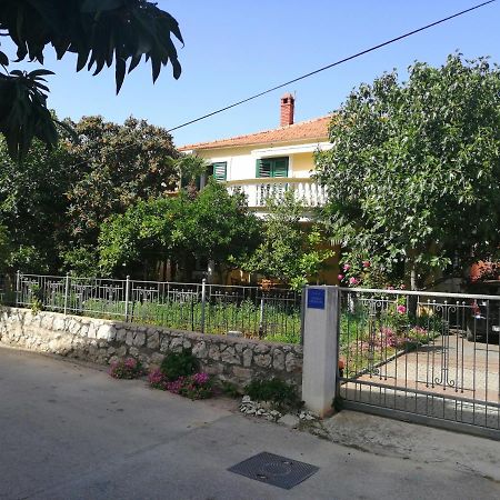 Apartmani Milka Pakoštane エクステリア 写真